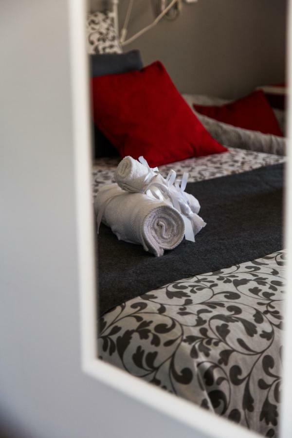 'Romeo & Juliet' Cozy Apartment With Breathtaking View เอเธนส์ ภายนอก รูปภาพ